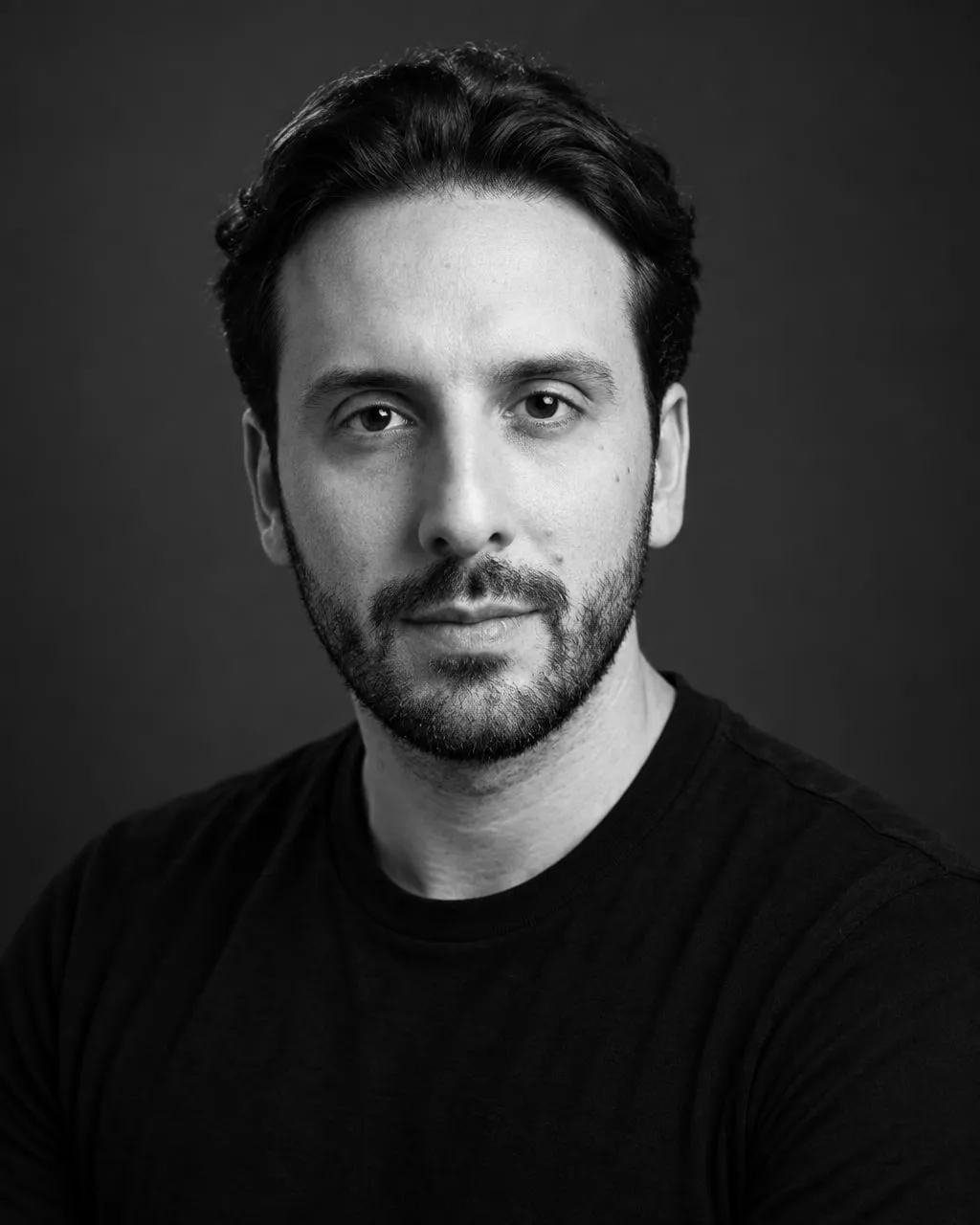 Ritratto in bianco e nero di Oliver Gockov, socio di STARK
